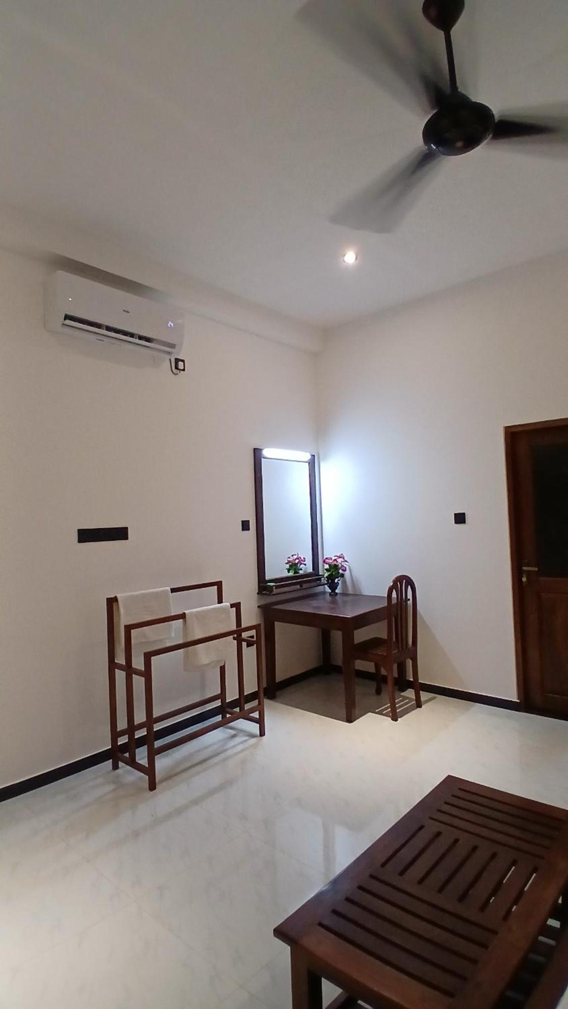 Coco Mount Residence - Hiriketiya Диквелла Экстерьер фото